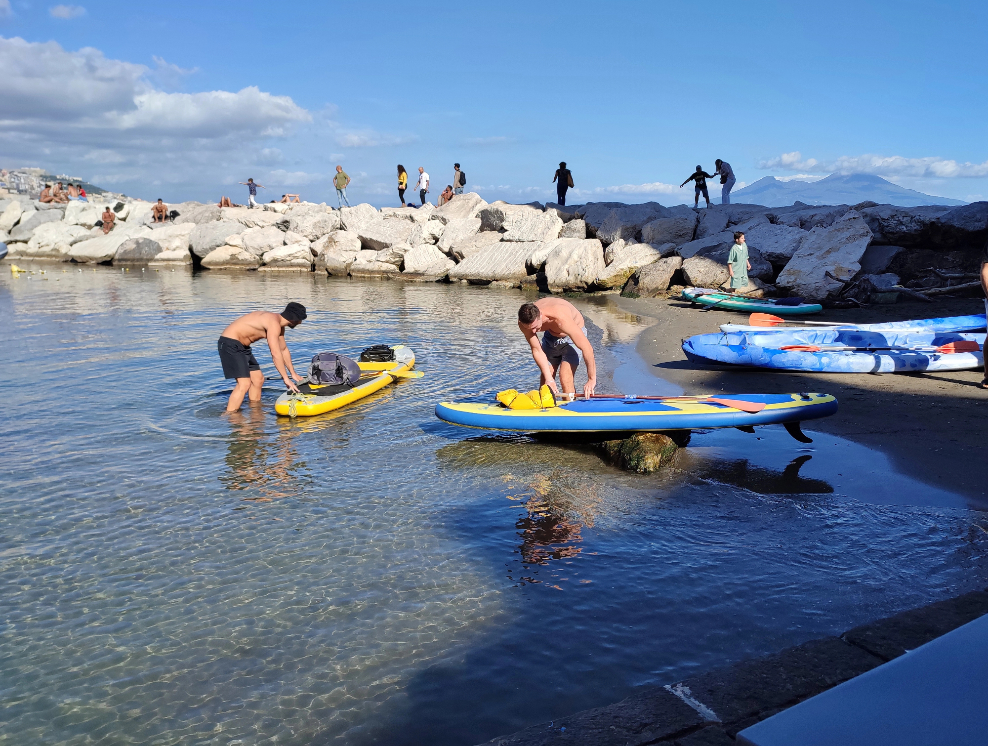 Cos'è il SUP Mare? Scopri lo Stand Up Paddle in Mare